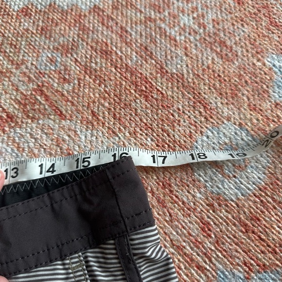 Vuori Cruise Boardshorts Smoke Wave Stripe Size 32 style V314 - Picture 7 of 9